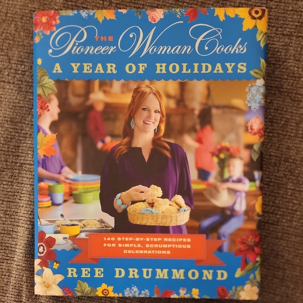 The Pioneer Woman Cooks: A Year of Holidays Cookbook - Blue Cover